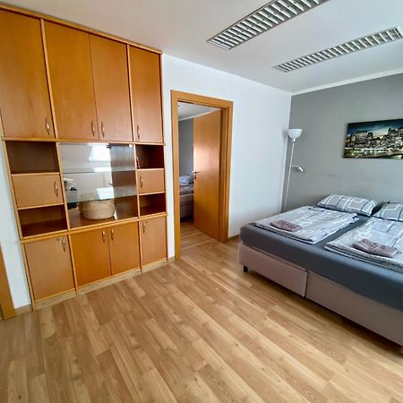 3-Bedroom Apartment In Rajhrad, With Kitchen, 2 Bathrooms, Parking Exteriér fotografie