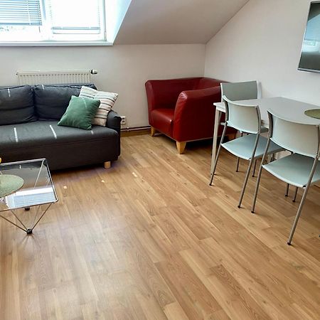 3-Bedroom Apartment In Rajhrad, With Kitchen, 2 Bathrooms, Parking Exteriér fotografie