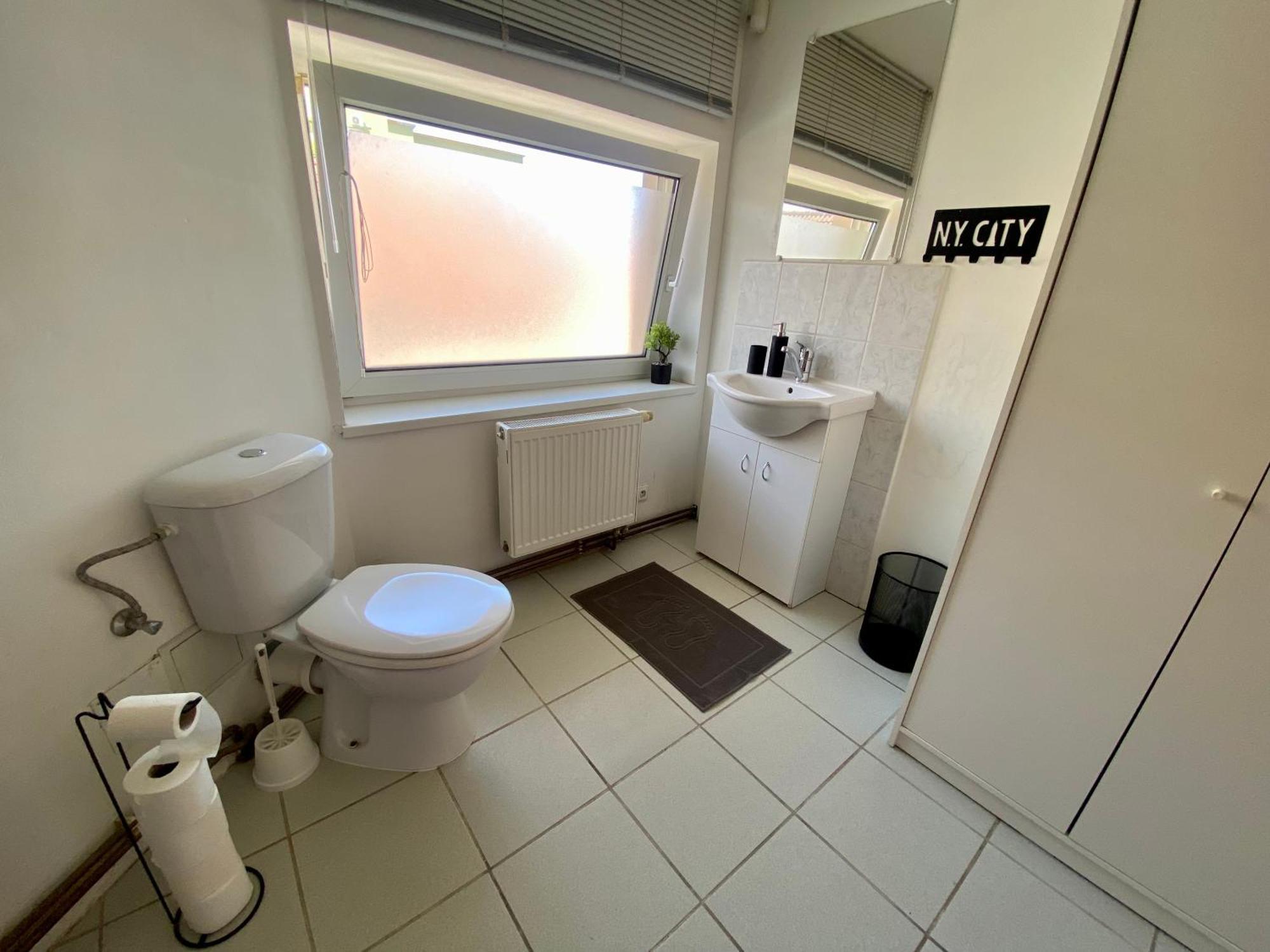 3-Bedroom Apartment In Rajhrad, With Kitchen, 2 Bathrooms, Parking Exteriér fotografie