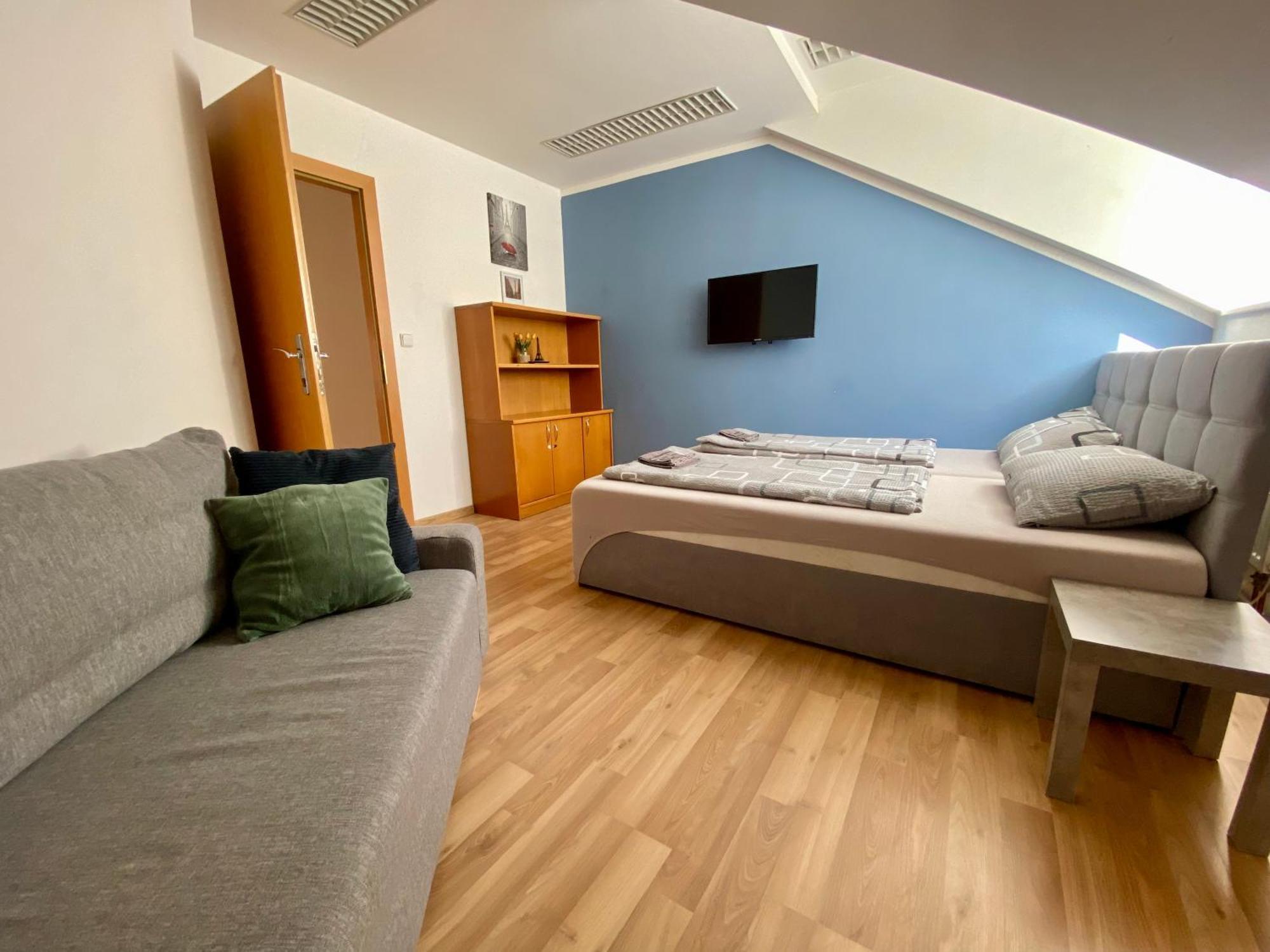 3-Bedroom Apartment In Rajhrad, With Kitchen, 2 Bathrooms, Parking Exteriér fotografie