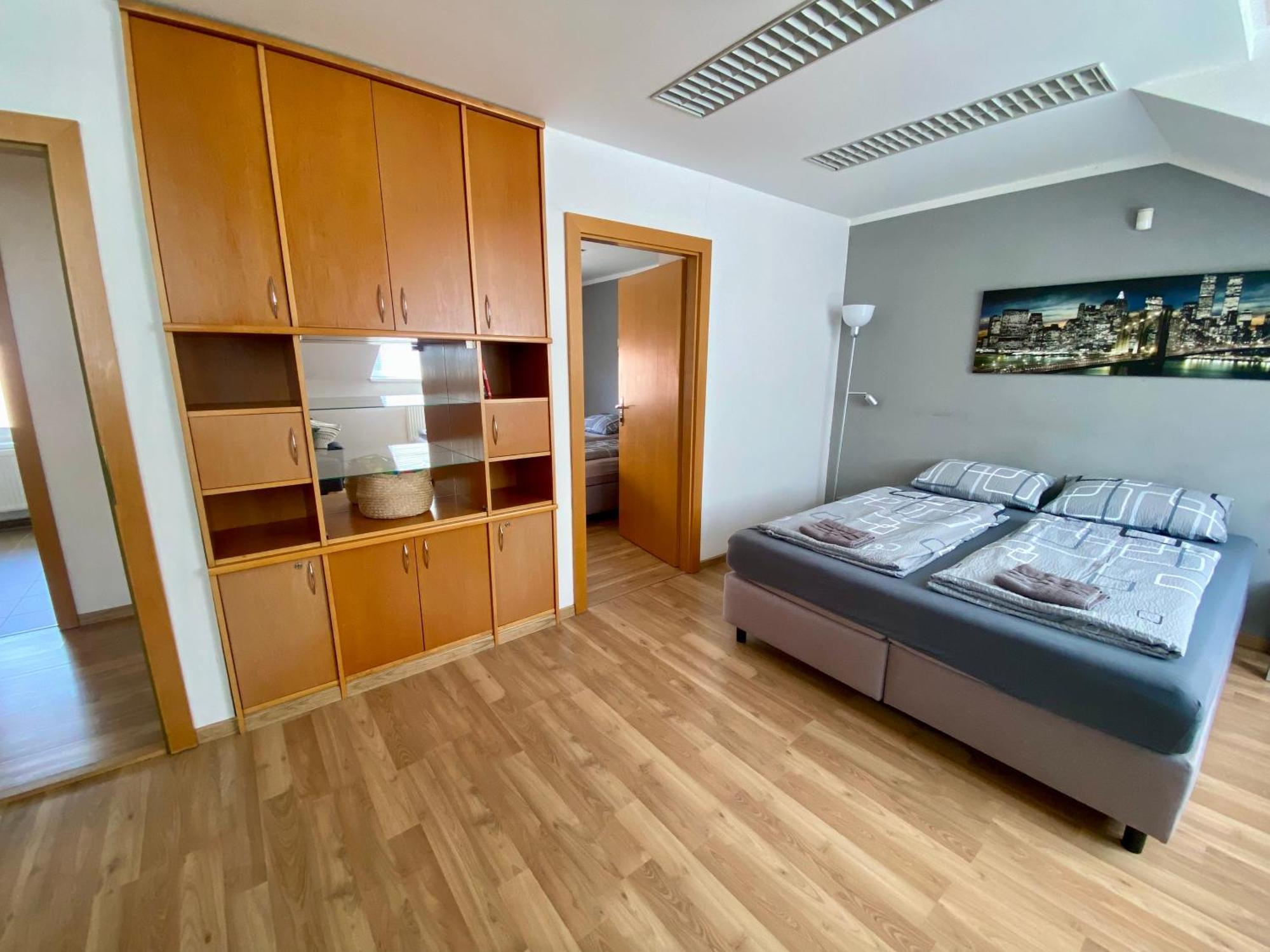 3-Bedroom Apartment In Rajhrad, With Kitchen, 2 Bathrooms, Parking Exteriér fotografie